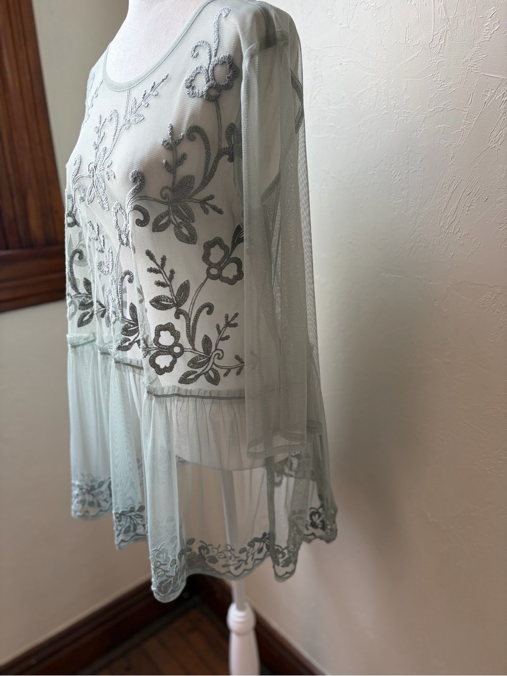 Logo Lavish Embroidered Mesh Tunic Top Sage Green Sheer Boho XL - Picture 5 of 7